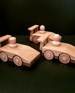 Automobiline in legno